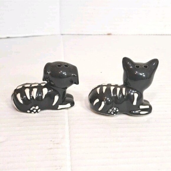 Cracker Barrel Sugar Skull Salt & Pepper Shakers Cat & Dog 2" Halloween Day Dead - Picture 3 of 5